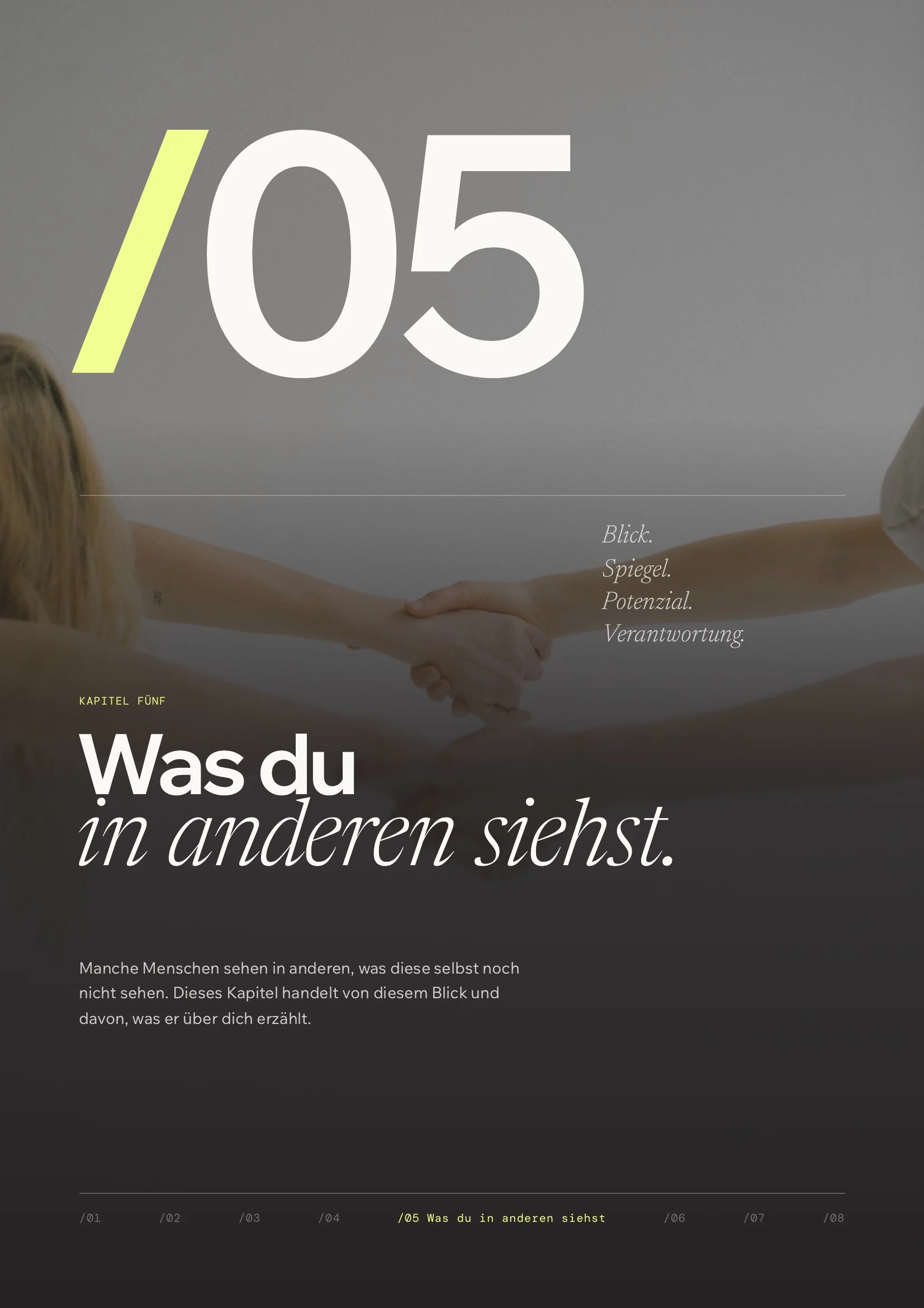 Seite aus dem Business Blueprint: Kapitel 05 „Was du in anderen siehst“ mit zwei Händen, die sich halten