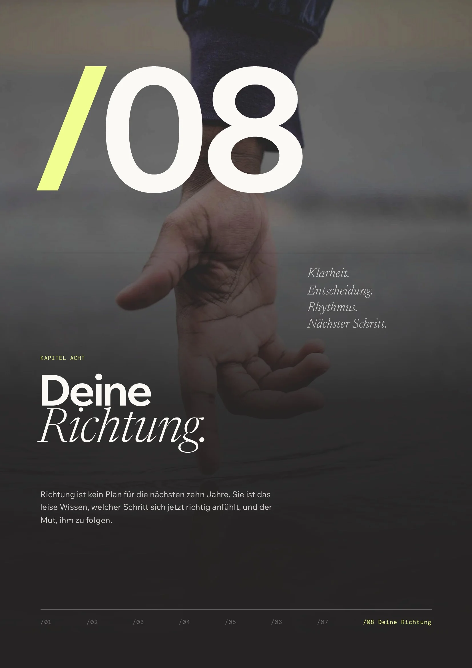 Seite aus dem Business Blueprint: Kapitel 08 „Deine Richtung“ mit einer ausgestreckten Hand
