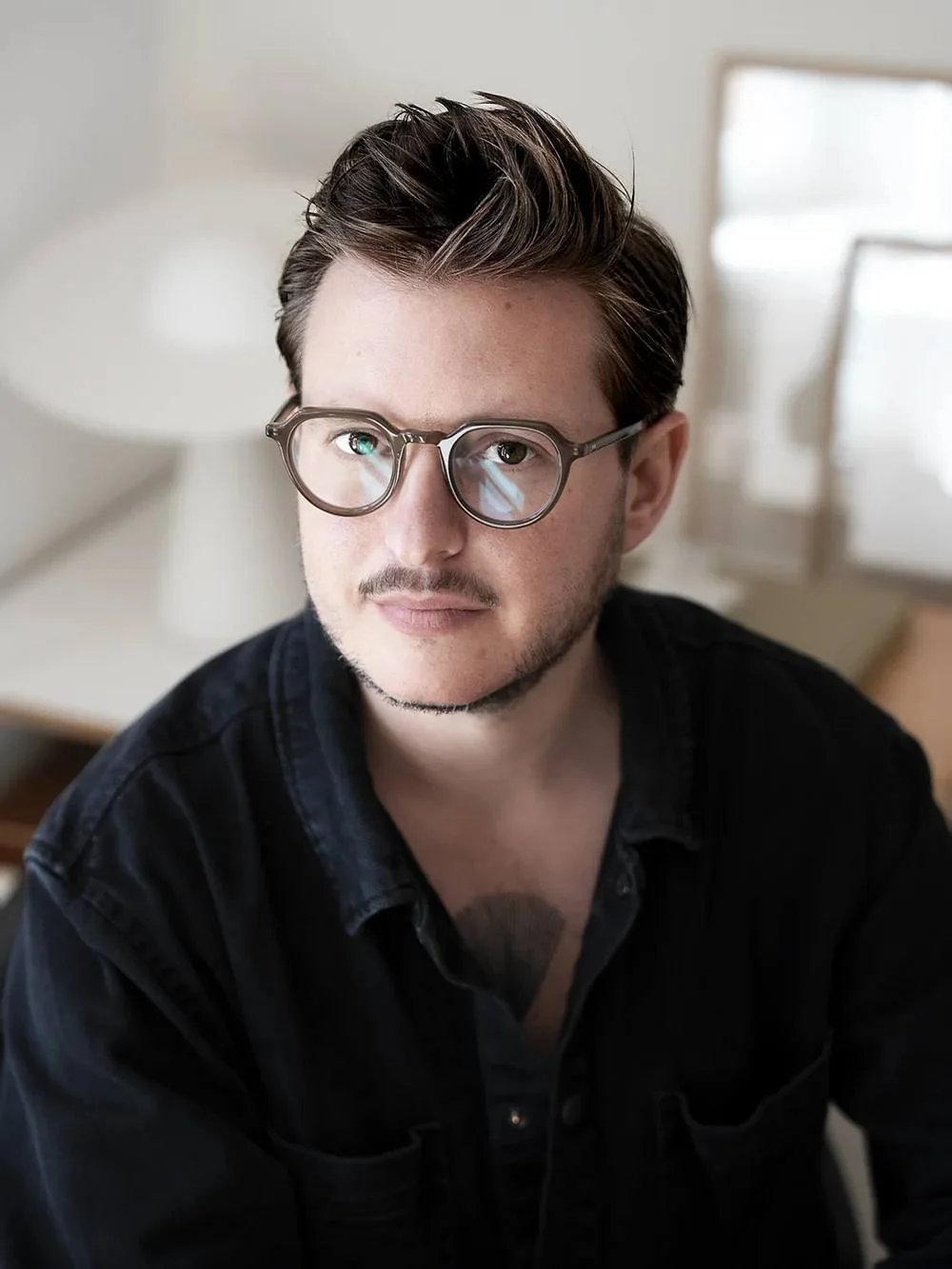 Vincent Templin mit runder Brille